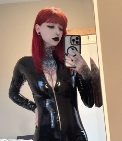 Photo of model @gothmommylilli