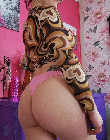 Photo of model @h3l3n4