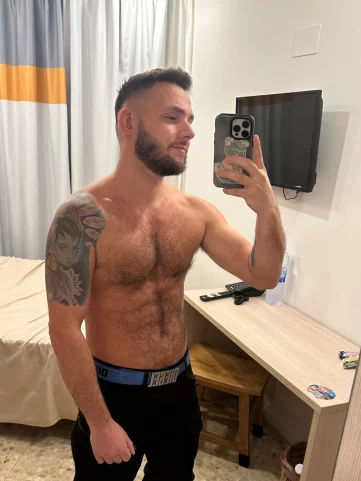 Photo of model @hairy_wolf_free