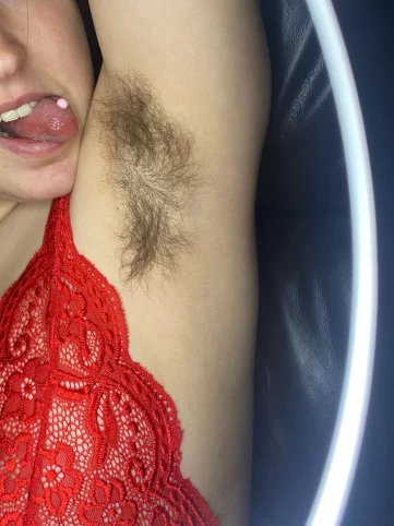 Photo of model @hairybunny1