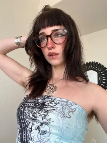 Photo of model @hairyfairygirl