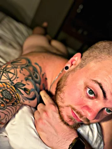 Photo of model @handsomenerd69
