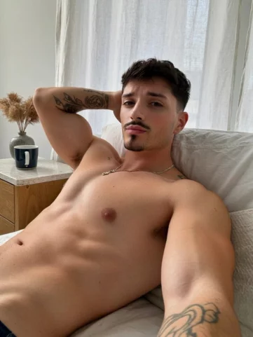 Photo of model @handsomesalva