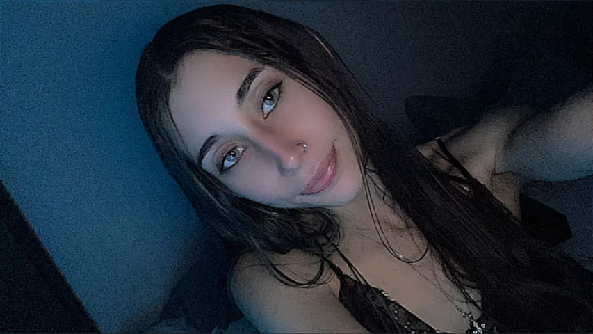 Photo of model @hayleysyourtoyxx