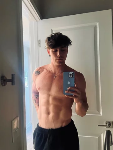 Photo of model @hey.itsgrayson