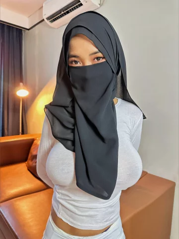 Photo of model @hijabazalea