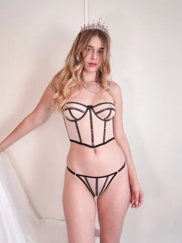 Photo of model @honeybeenudes