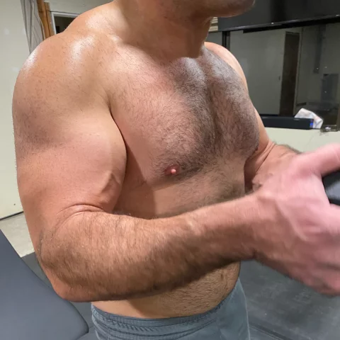 Photo of model @hot_hubby