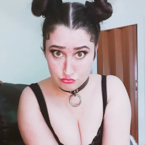 Photo of model @hottemperedbrunette