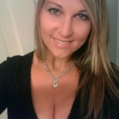 Photo of model @housewifekelly