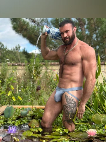 Photo of model @hugeajax