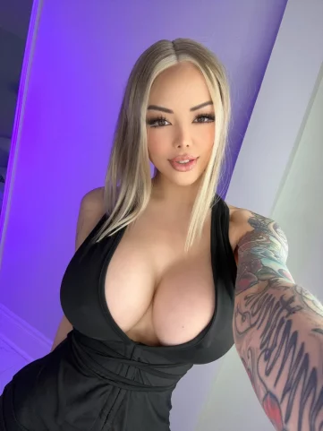 Photo of model @iamasiadoll