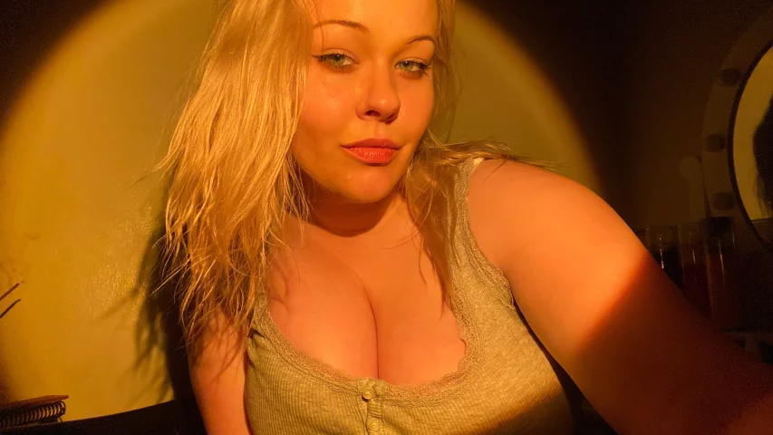 Photo of model @iamliterallyjustvibingrn