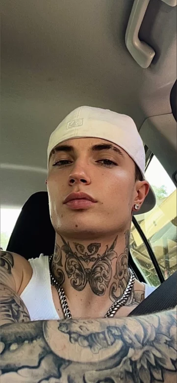 Photo of model @icy.mikey888