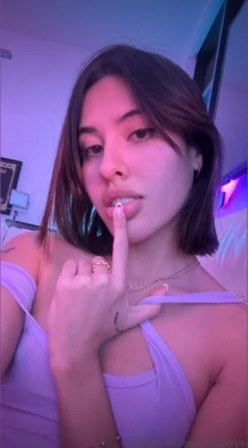 Photo of model @imvaleryxo