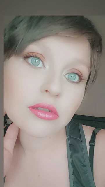 Photo of model @indigogirl222