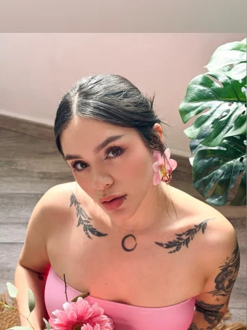 Photo of model @inkedari
