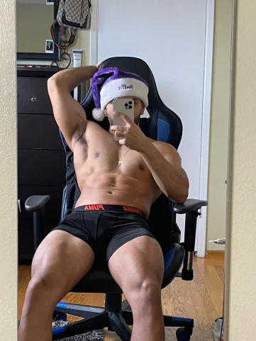 Photo of model @internetthotfree3