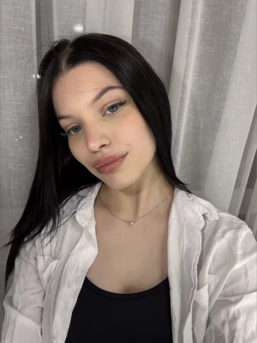 Photo of model @its_mia_bloom