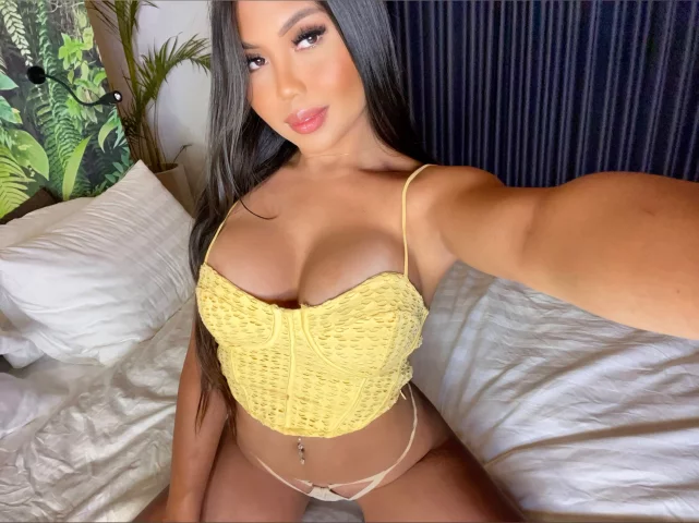Photo of model @itsasiandoll