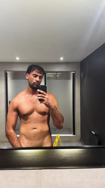 Photo of model @itsbigcockkhanvip