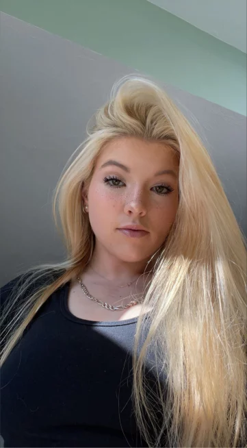 Photo of model @itscloudyy