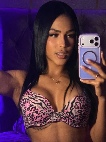Photo of model @itsmillyhott
