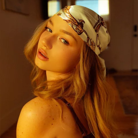 Photo of model @itsnovalotus