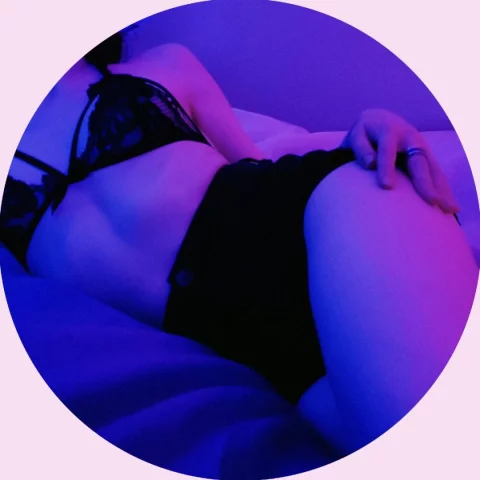 Photo of model @ittybittybean