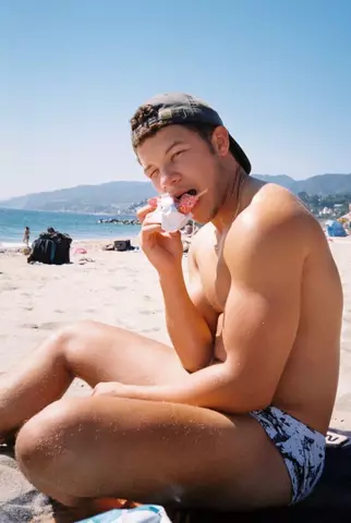 Photo of model @jarredzoldyck