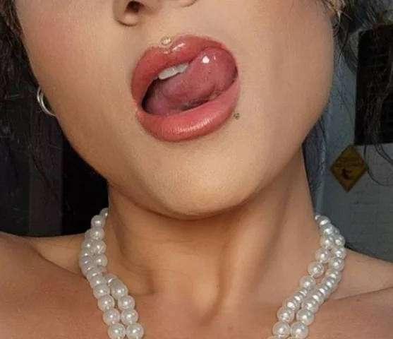 Photo of model @juicy.malvi_tease