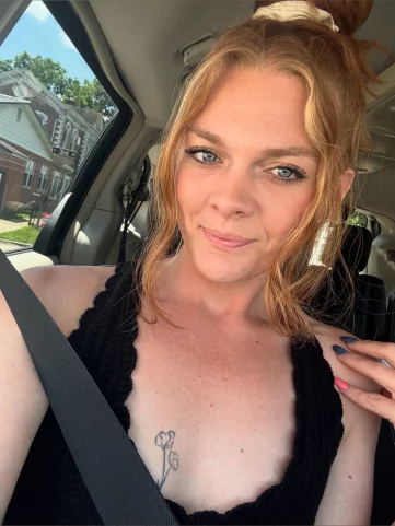 Photo of model @juicyredhead22