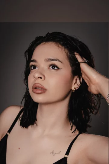 Photo of model @karilovea