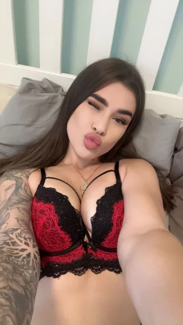 Photo of model @karinaxbabe