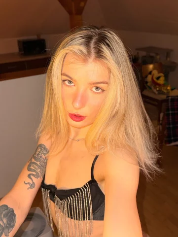 Photo of model @katie_slavicheart