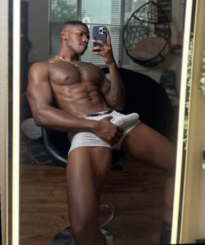 Photo of model @kingmarcellus3