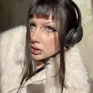 Photo of model @kiragothgirl