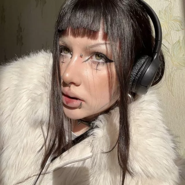 Photo of model @kiragothgirl