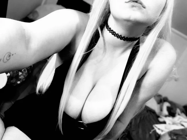 Photo of model @knotkitten