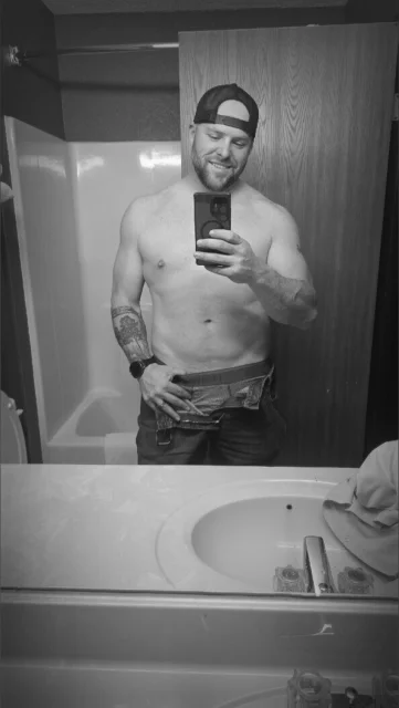 Photo of model @kole_huxley