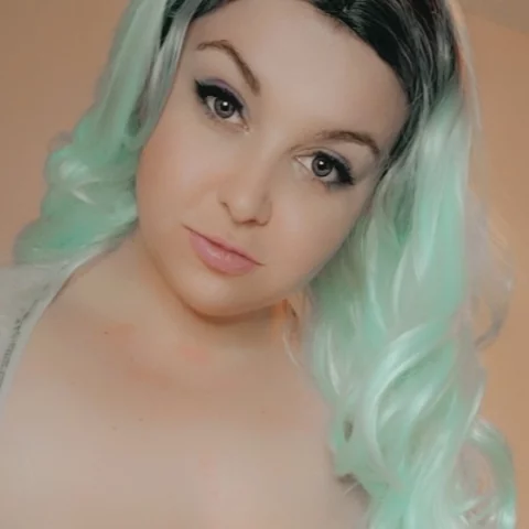 Photo of model @krystalbusty