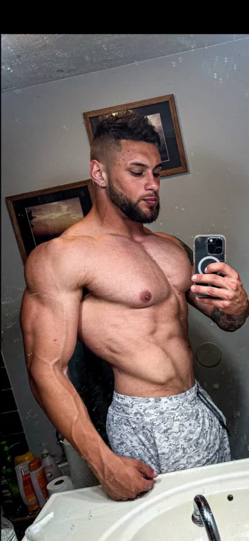 Photo of model @kylesegz