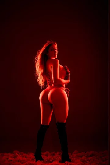 Photo of model @laadynovoa