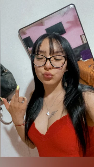 Photo of model @latinbrunette01