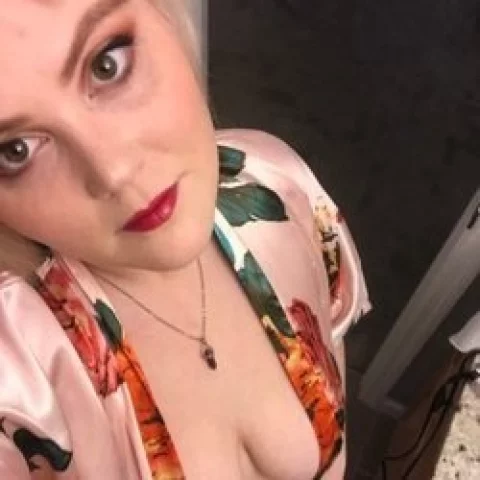 Photo of model @lavenderluxxx