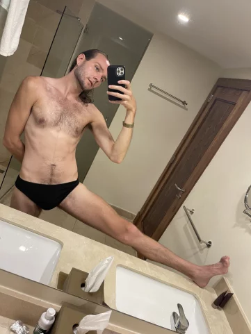 Photo of model @legslegslegs