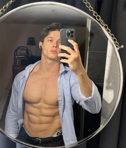 Photo of model @leoaesthetics