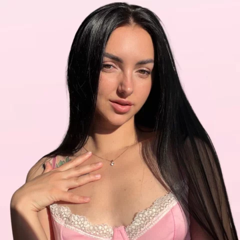 Photo of model @let_me_hag_you