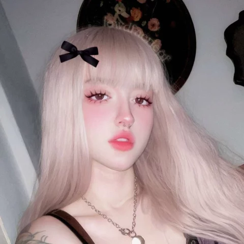 Photo of model @lewdfaerie