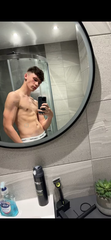 Photo of model @lewisboothymain